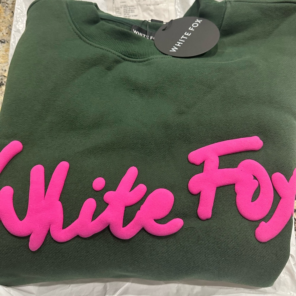 NWT - White Fox Botique Crewneck